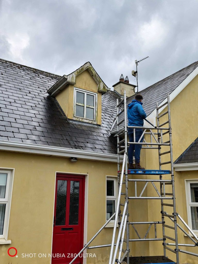 roof cleaning on scaffold